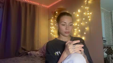 Little Devil online show from September 23, 2025, 2:31 pm