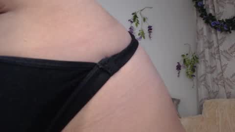 valquiria_sirgun online show from February 3, 2025, 9:30 am