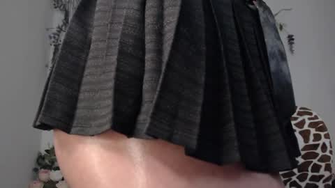 valquiria_sirgun online show from February 23, 2025, 4:46 pm