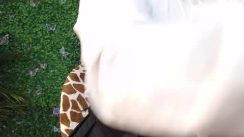 valquiria_sirgun online show from October 10, 2025, 9:52 am