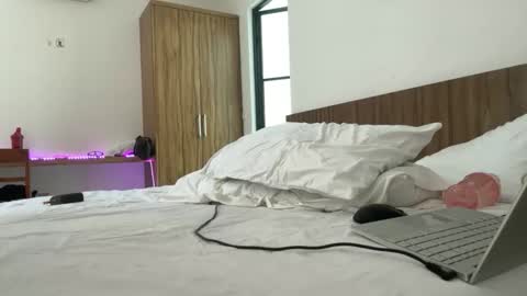 valure_lera online show from October 22, 2025, 5:08 am