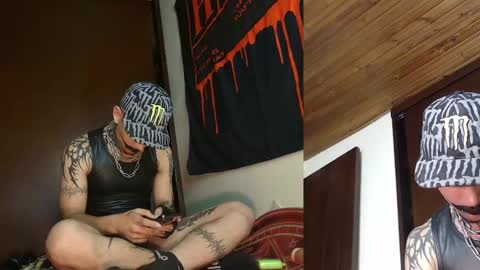 david guzman i model independenthelp me with a thumbs up online show from February 19, 2025, 1:40 am