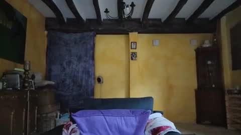 vampwoman online show from November 6, 2025, 7:20 am