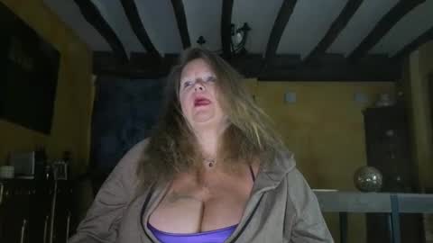 vampwoman online show from November 26, 2025, 7:42 am