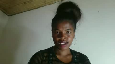 Snapshot of vanafiry chatting on March 6, 2026, 9:39 am vanafiry online show from March 6, 2026, 9:39 am