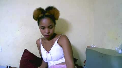 Snapshot of vanah344375 chatting on October 15, 2025, 6:52 pm vanah344375 online show from October 15, 2025, 6:52 pm