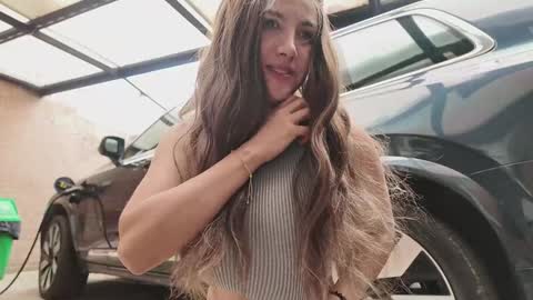 Snapshot of vanandjuani chatting on October 1, 2025, 6:25 pm vanessa online show from October 1, 2025, 6:25 pm