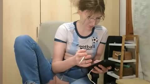 Vanda online show from November 25, 2025, 5:18 am