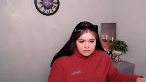 Snapshot of vandaray_ chatting on March 8, 2025, 4:17 pm Vanda online show from March 8, 2025, 4:17 pm