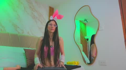 vane_coral online show from March 30, 2026, 11:44 am