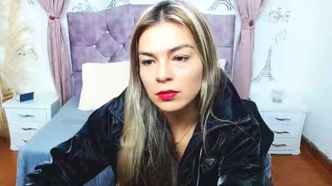 vanesa online show from September 22, 2025, 11:12 am