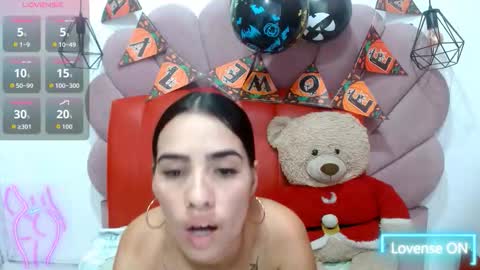 Snapshot of vanesa_19_ chatting on October 28, 2025, 5:04 pm VANESA online show from October 28, 2025, 5:04 pm