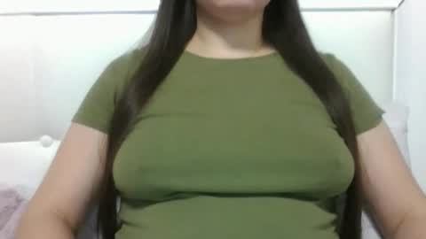 VanesaJewel online show from November 12, 2025, 7:03 pm