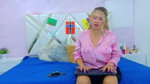 Vanessa  online show from June 23, 2026, 7:12 pm