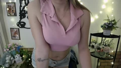 Vanessa online show from April 15, 2026, 12:12 pm