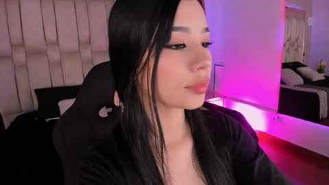 vanessaduval online show from November 13, 2025, 4:00 am