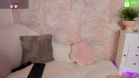 Snapshot of vanessafox__ chatting on July 6, 2026, 3:03 pm V online show from July 6, 2026, 3:03 pm