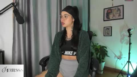 Snapshot of vanessart_ chatting on September 17, 2025, 11:12 am Vanessa online show from September 17, 2025, 11:12 am