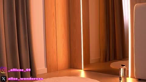 Vanessa Simon online show from March 15, 2026, 6:19 am