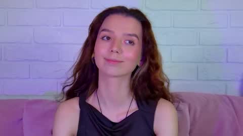 Snapshot of vanessavienne chatting on April 19, 2026, 4:06 pm VanessaVienne online show from April 19, 2026, 4:06 pm