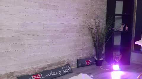 Vanessa online show from June 10, 2026, 5:56 pm