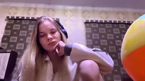 Snapshot of vaniasaisa chatting on November 14, 2025, 12:26 pm Saisa online show from November 14, 2025, 12:26 pm