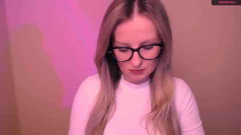 Mia online show from March 1, 2026, 6:10 pm