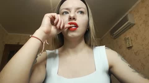 VanillaMuffin online show from February 20, 2025, 2:13 pm