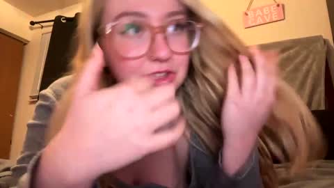 Snapshot of vanillapuddingpie chatting on December 9, 2024, 2:45 am vanillapuddingpie online show from December 9, 2024, 2:45 am