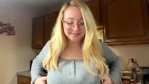 Snapshot of vanillapuddingpie chatting on December 11, 2024, 2:41 am vanillapuddingpie online show from December 11, 2024, 2:41 am