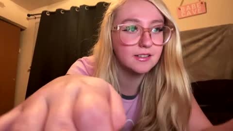 Snapshot of vanillapuddingpie chatting on January 5, 2025, 2:17 am vanillapuddingpie online show from January 5, 2025, 2:17 am