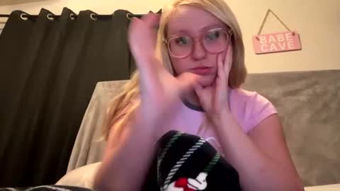 Snapshot of vanillapuddingpie chatting on January 6, 2025, 5:19 am vanillapuddingpie online show from January 6, 2025, 5:19 am