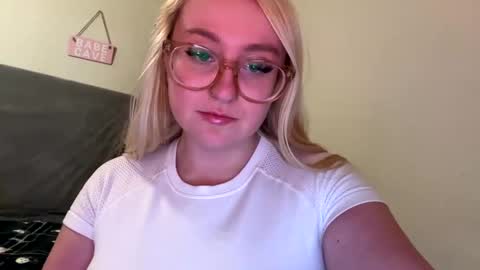 Snapshot of vanillapuddingpie chatting on January 7, 2025, 11:45 pm vanillapuddingpie online show from January 7, 2025, 11:45 pm