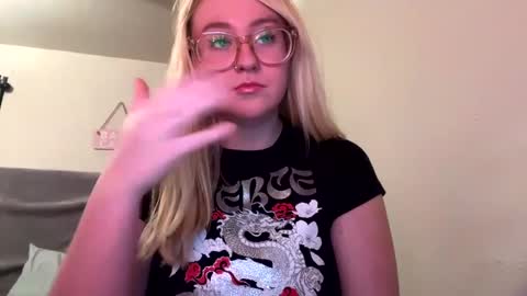 Snapshot of vanillapuddingpie chatting on January 23, 2025, 1:41 am vanillapuddingpie online show from January 23, 2025, 1:41 am