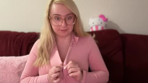 Snapshot of vanillapuddingpie chatting on January 27, 2025, 12:54 am vanillapuddingpie online show from January 27, 2025, 12:54 am