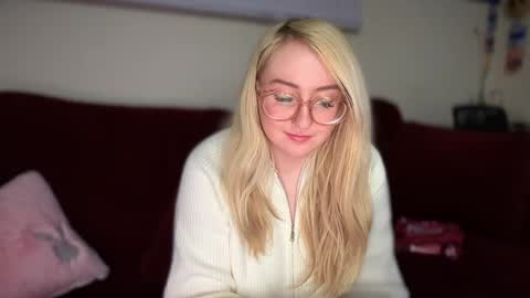 Snapshot of vanillapuddingpie chatting on February 17, 2025, 12:21 am vanillapuddingpie online show from February 17, 2025, 12:21 am