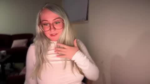 Snapshot of vanillapuddingpie chatting on November 12, 2025, 1:28 am vanillapuddingpie online show from November 12, 2025, 1:28 am