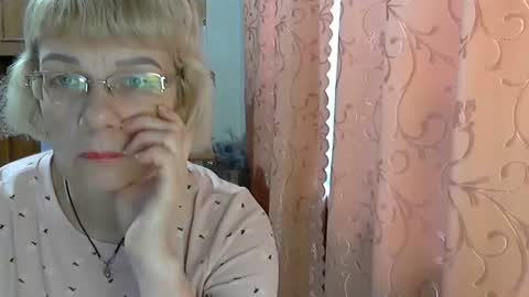 Vanillaxcreamy online show from December 11, 2024, 8:26 am