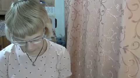 Vanillaxcreamy online show from December 11, 2024, 12:23 pm