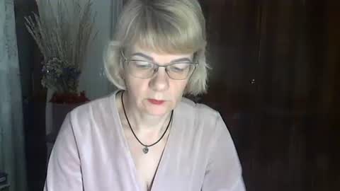 Vanillaxcreamy online show from January 28, 2025, 2:42 pm