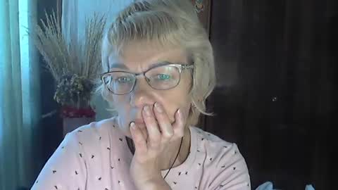 Vanillaxcreamy online show from September 28, 2025, 9:47 am