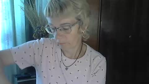 Vanillaxcreamy online show from October 3, 2025, 8:44 am