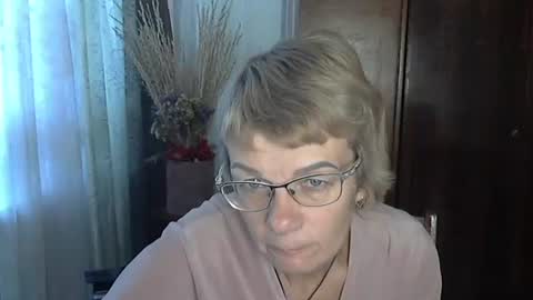 Vanillaxcreamy online show from October 28, 2025, 12:09 pm