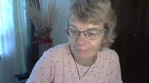 Vanillaxcreamy online show from November 18, 2025, 8:19 am