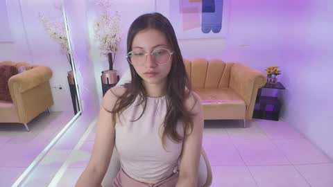 vannia t18 online show from December 13, 2025, 7:53 pm