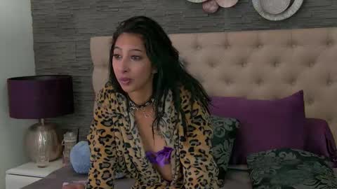 Vanessa online show from November 9, 2025, 8:07 pm