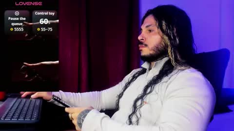 vanvelckan_ online show from October 5, 2025, 4:44 am