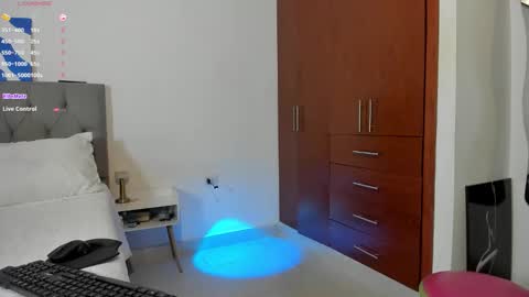 Snapshot of vayolet___ chatting on November 19, 2025, 8:20 pm Hi Im Vayolet online show from November 19, 2025, 8:20 pm