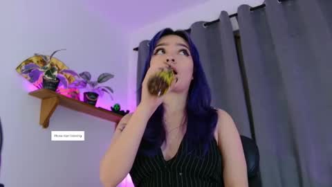 Snapshot of vayolett_dakotta chatting on February 7, 2026, 4:05 am Vayolett online show from February 7, 2026, 4:05 am