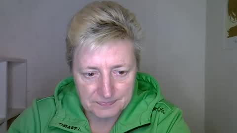 vea_motty online show from November 19, 2025, 1:55 pm